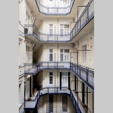 Oktober 6/8 Apartment Будапеща Екстериор снимка