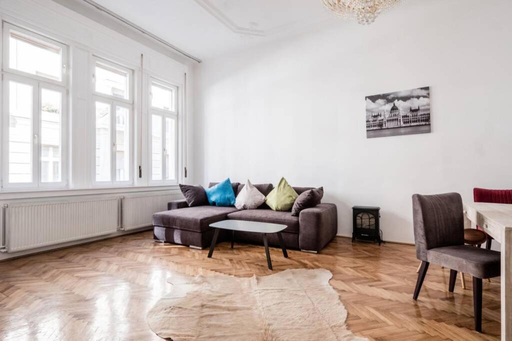 Oktober 6/8 Apartment Будапеща Екстериор снимка