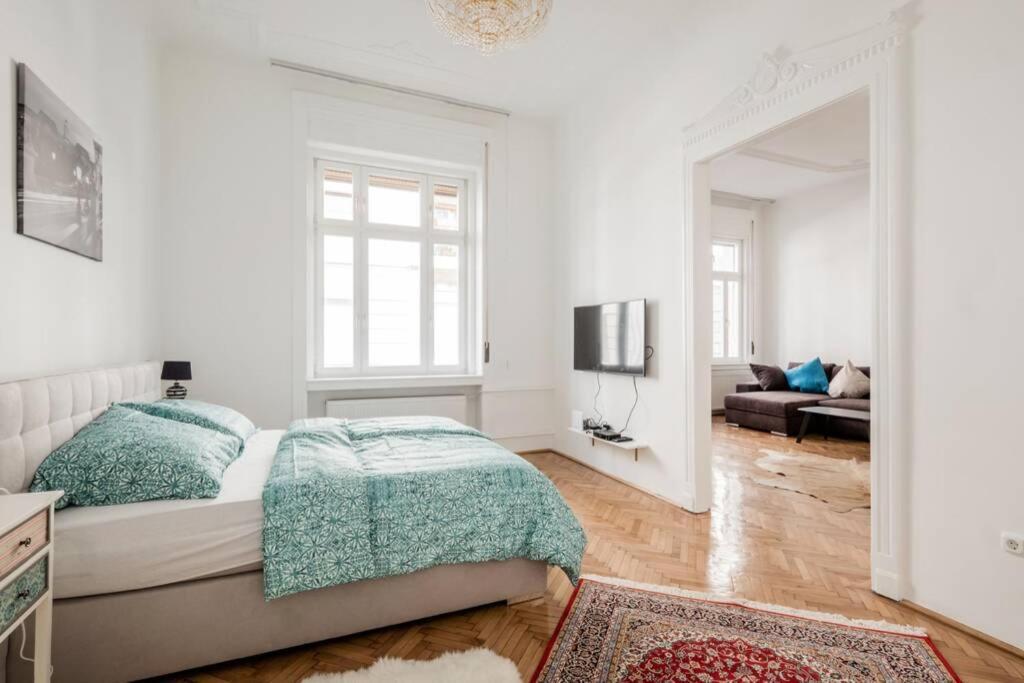Oktober 6/8 Apartment Будапеща Екстериор снимка