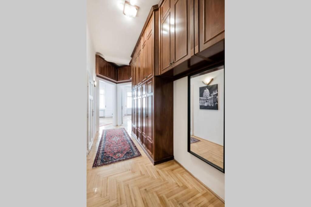 Oktober 6/8 Apartment Будапеща Екстериор снимка