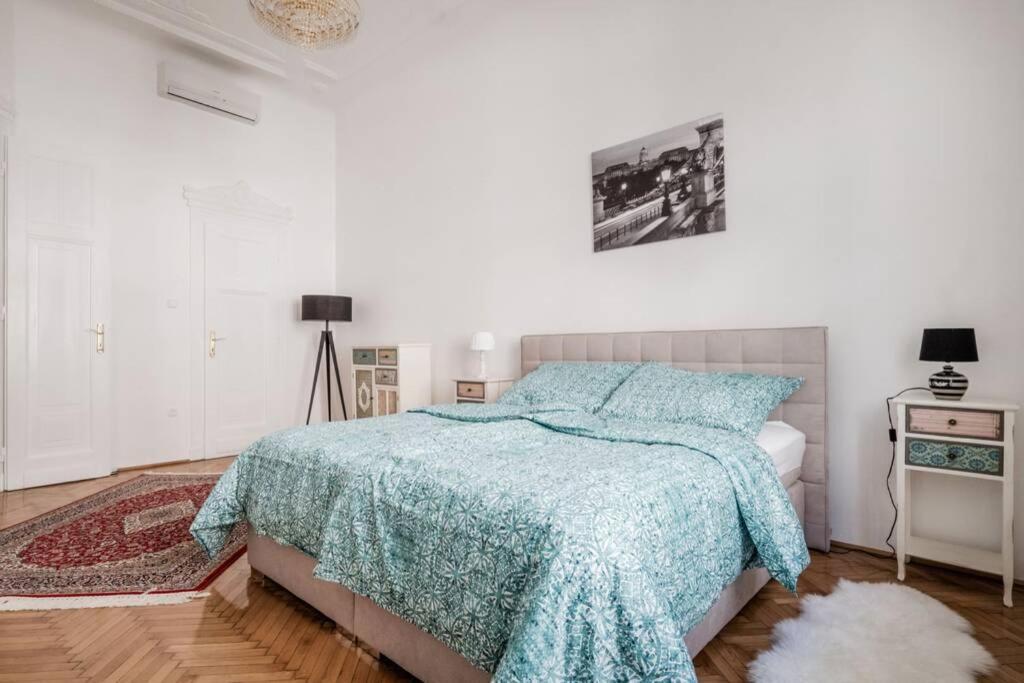 Oktober 6/8 Apartment Будапеща Екстериор снимка