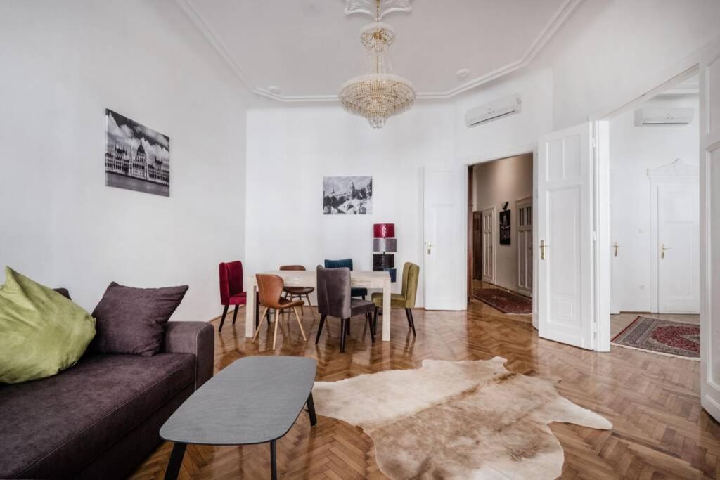 Oktober 6/8 Apartment Будапеща Екстериор снимка