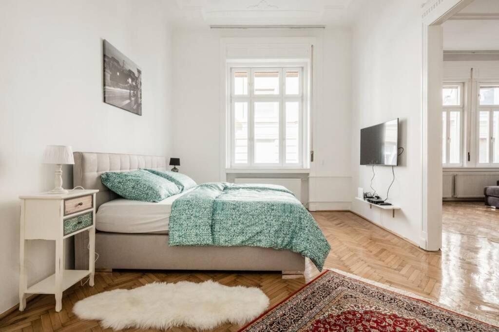 Oktober 6/8 Apartment Будапеща Екстериор снимка